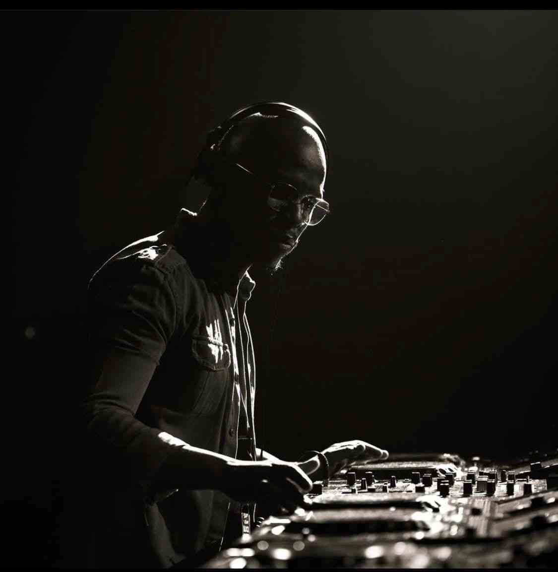 DJ Kent – WeeKent SunSets#12 Mix