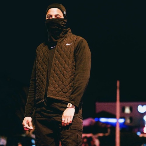 Felo Le Tee & Tman Xpress – War