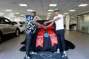 Dinho Buys His First Car (Photos)