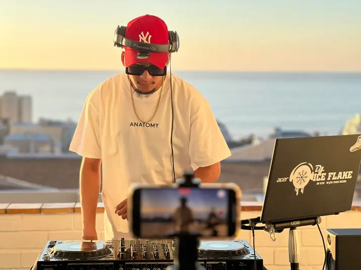 DJ Ice Flake – The Ice Flake Show Season 7 Episode 1