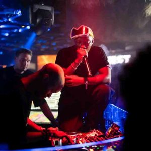 Justin99 & Pcee – Q9000