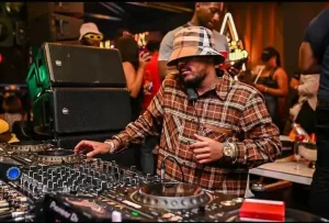 Kabza De Small - Between Friends Amapiano Mix